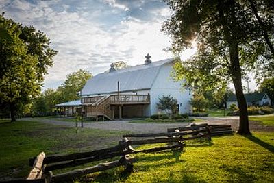 barn image